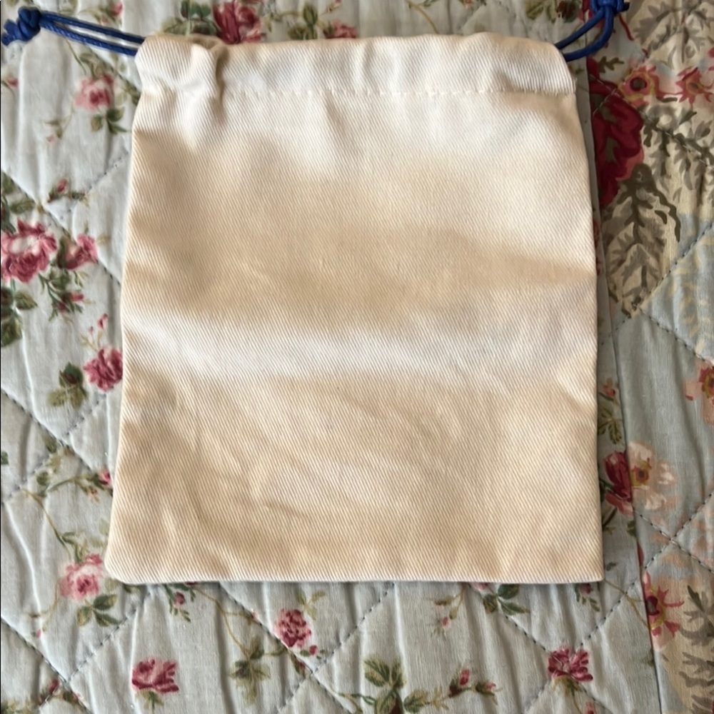 Louis Vuitton White Dust Bag and box - Picture 3 of 10
